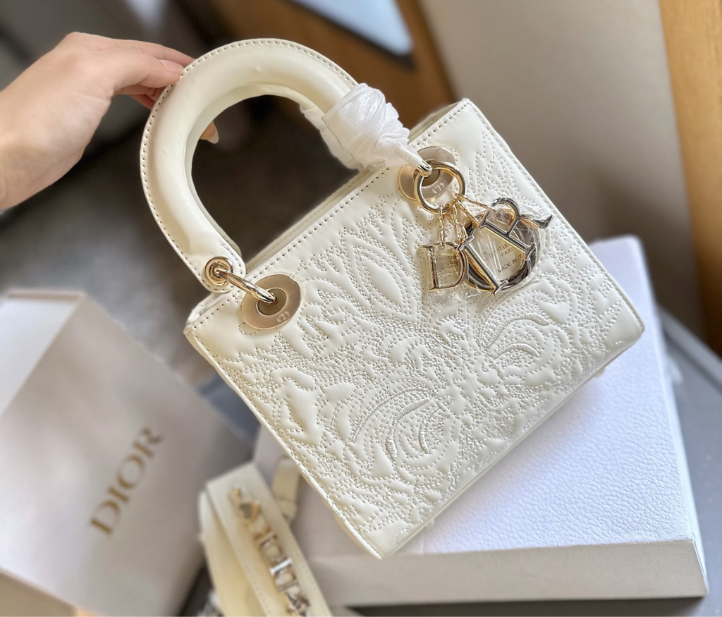 Lady D!or Fleur de lis