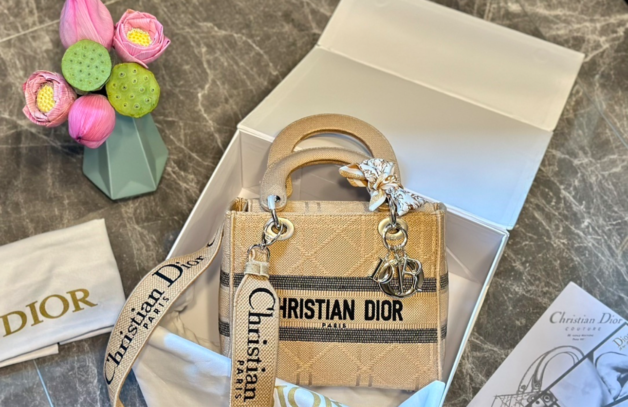 Lady D!or Floral Summer