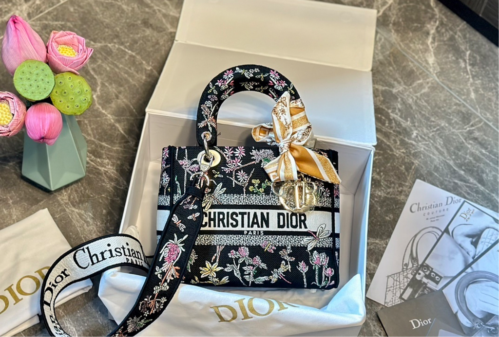 Lady D!or Floral Summer